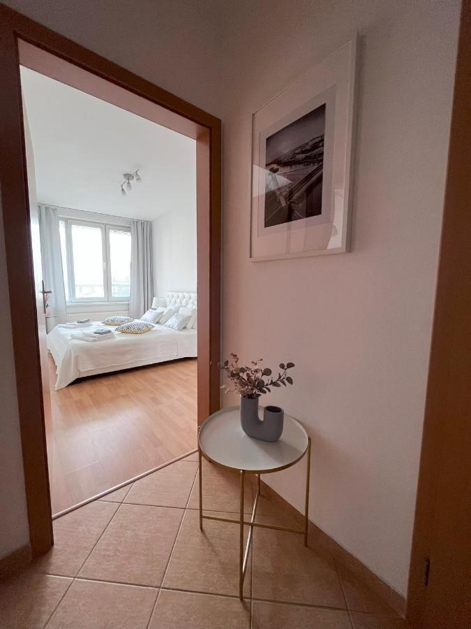 2 Room Apartment With Terrace, New Building, Jegeho Pozsony Kültér fotó