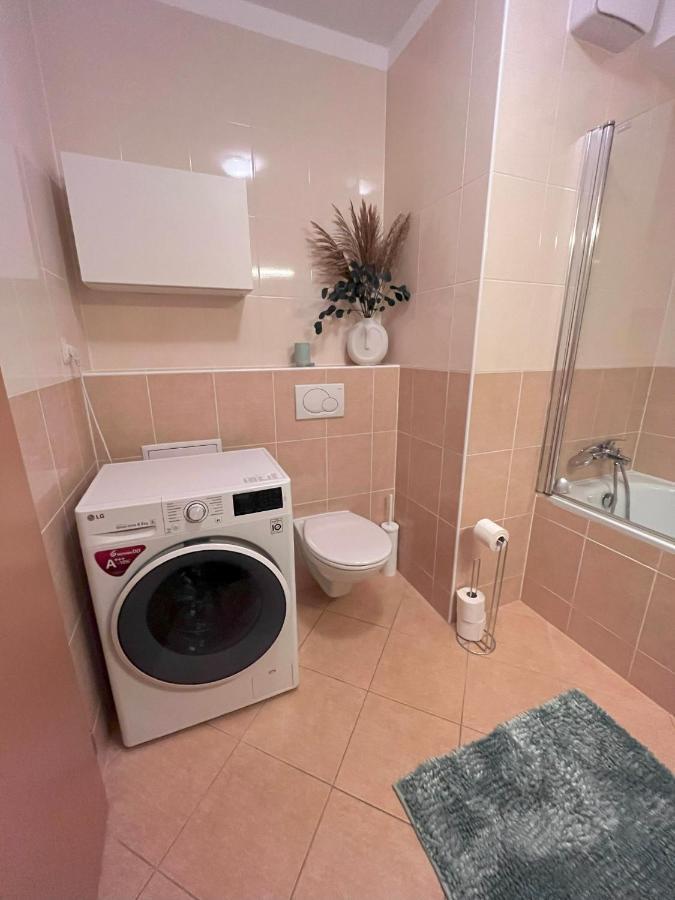 2 Room Apartment With Terrace, New Building, Jegeho Pozsony Kültér fotó