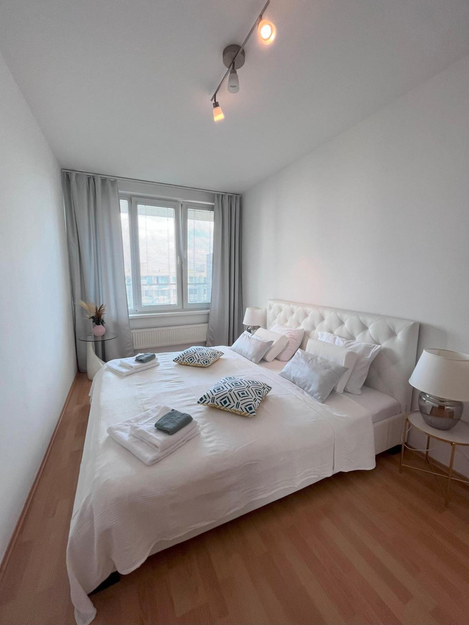 2 Room Apartment With Terrace, New Building, Jegeho Pozsony Kültér fotó