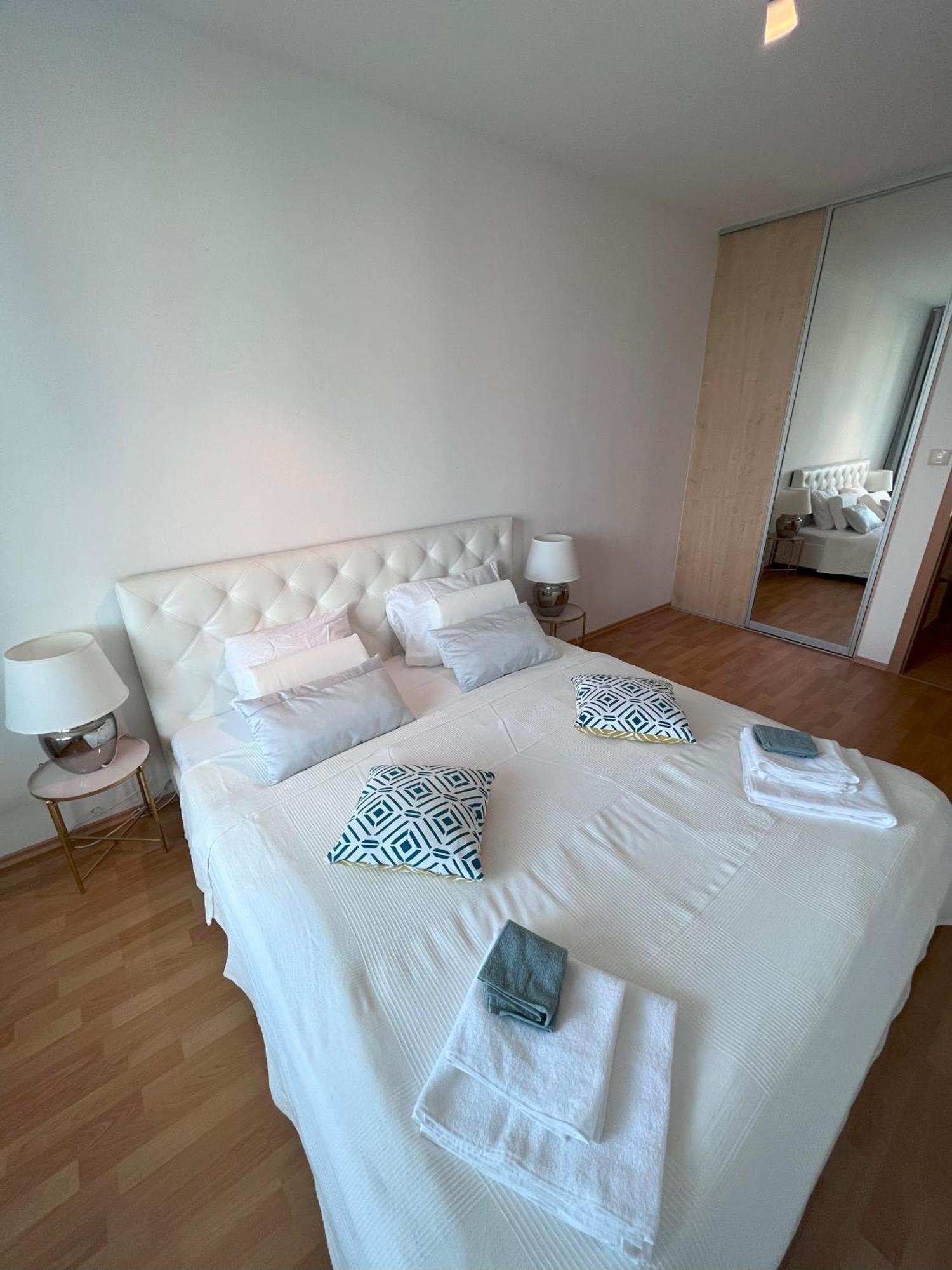 2 Room Apartment With Terrace, New Building, Jegeho Pozsony Kültér fotó
